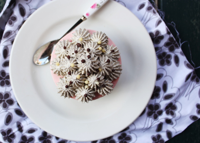 strawberry mousse and oreo cheesecake duo