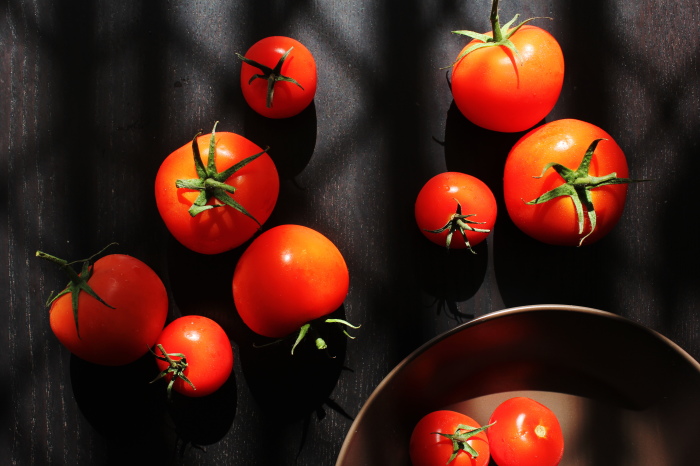 stuffed tomatoes with ricotta cheese and pesto