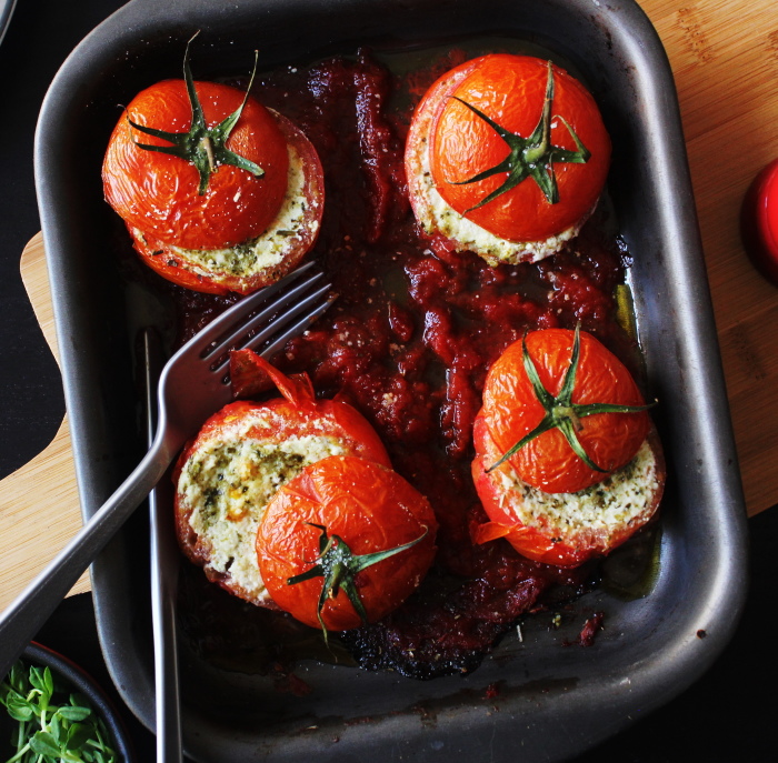 stuffed tomatoes with ricotta cheese and pesto