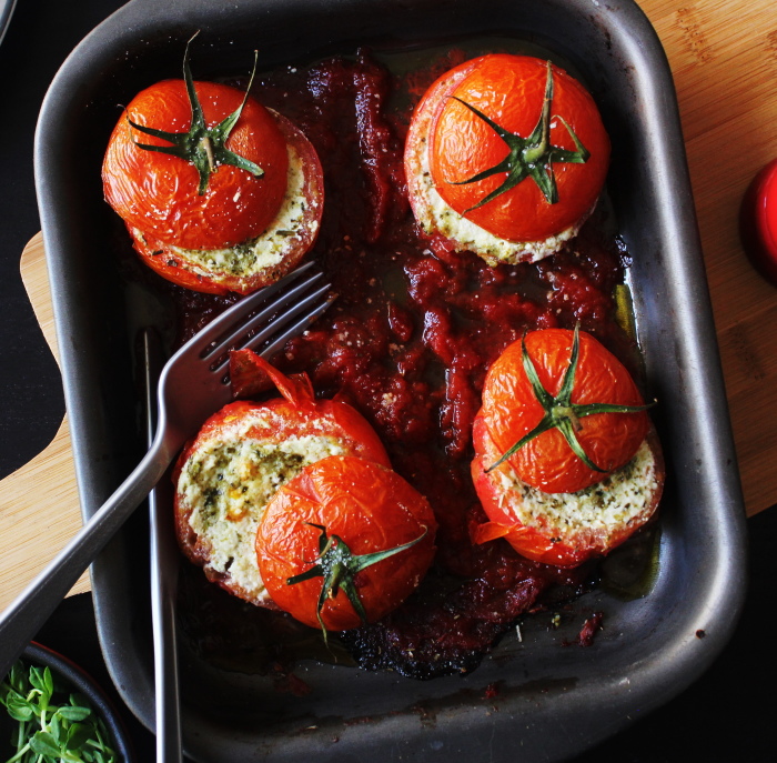 stuffed tomatoes with ricotta cheese and pesto