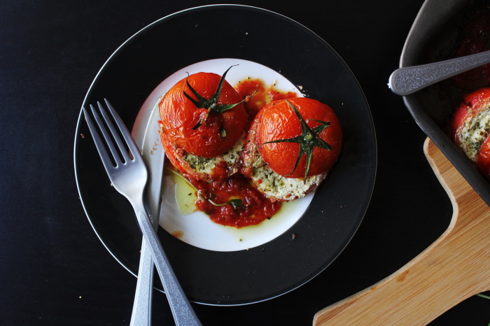 stuffed tomatoes with ricotta cheese and pesto