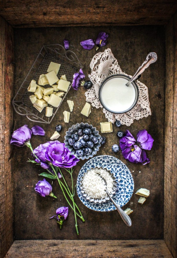 rice pudding with blueberries and white chocolate