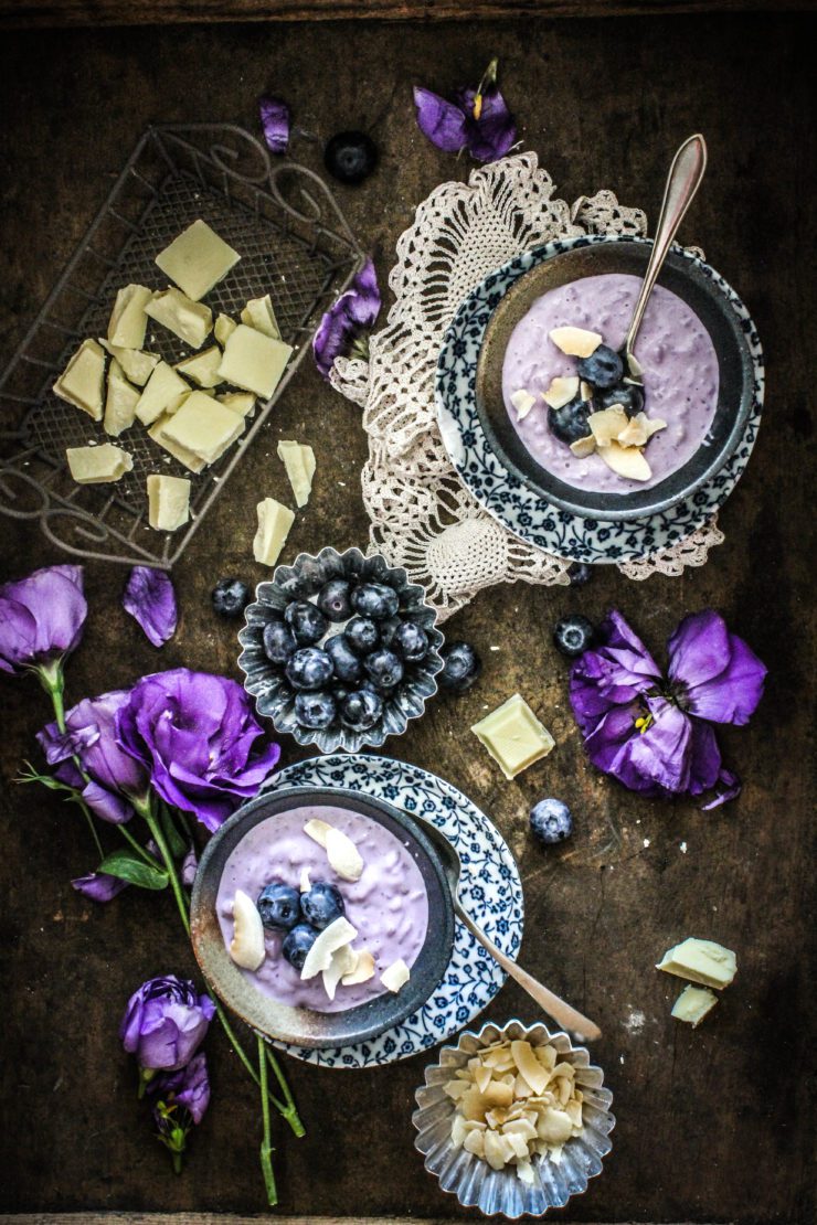 rice pudding with blueberries and white chocolate