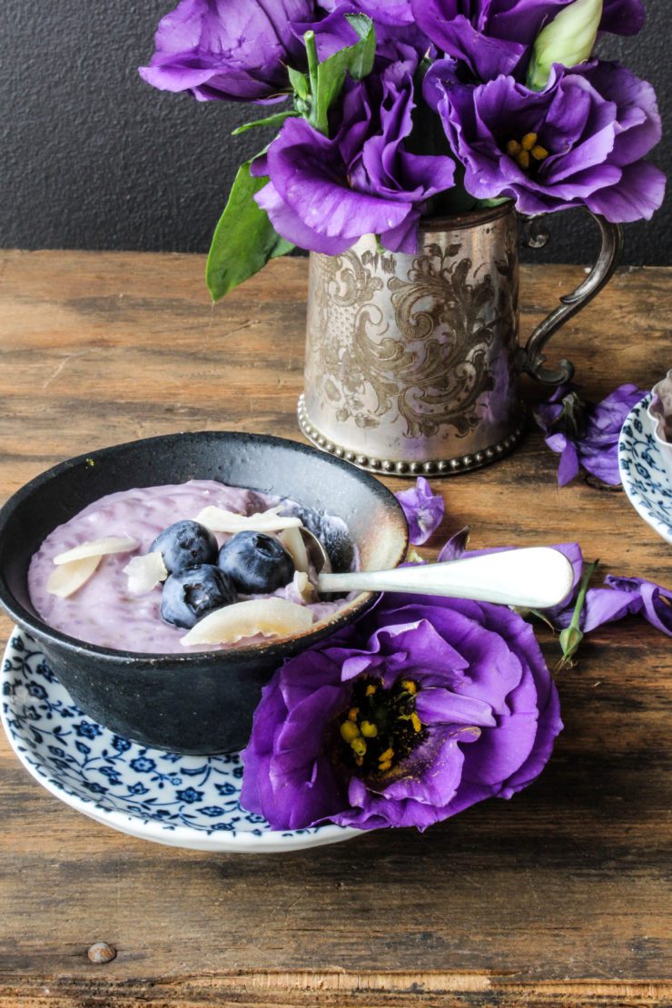 rice pudding with blueberries and white chocolate