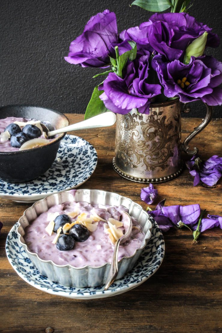 rice pudding with blueberries and white chocolate