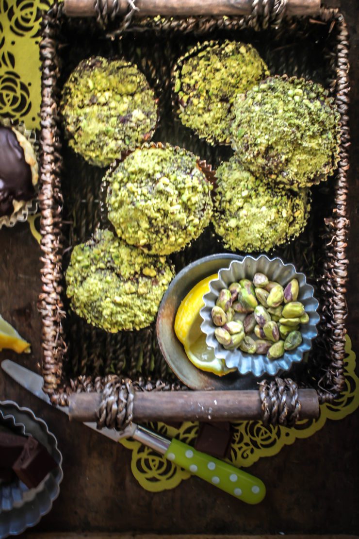 pistachio muffins with chocolate and lemon