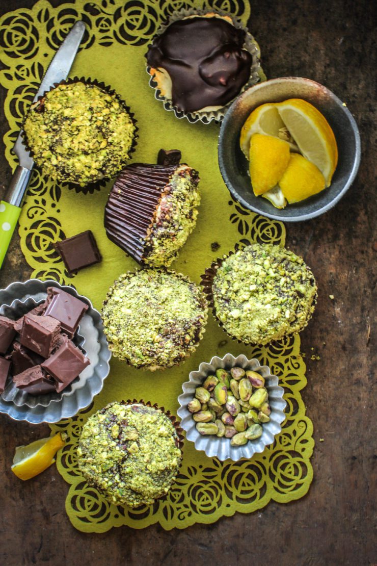 pistachio muffins with chocolate and lemon