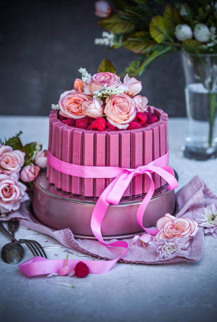 Eggless Pink KitKat Cake