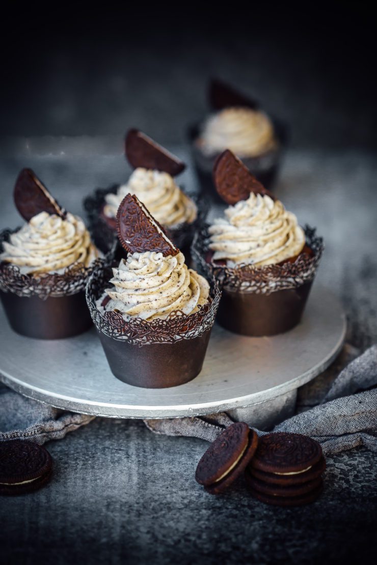 Eggless Oreo Chocolate Cupcakes