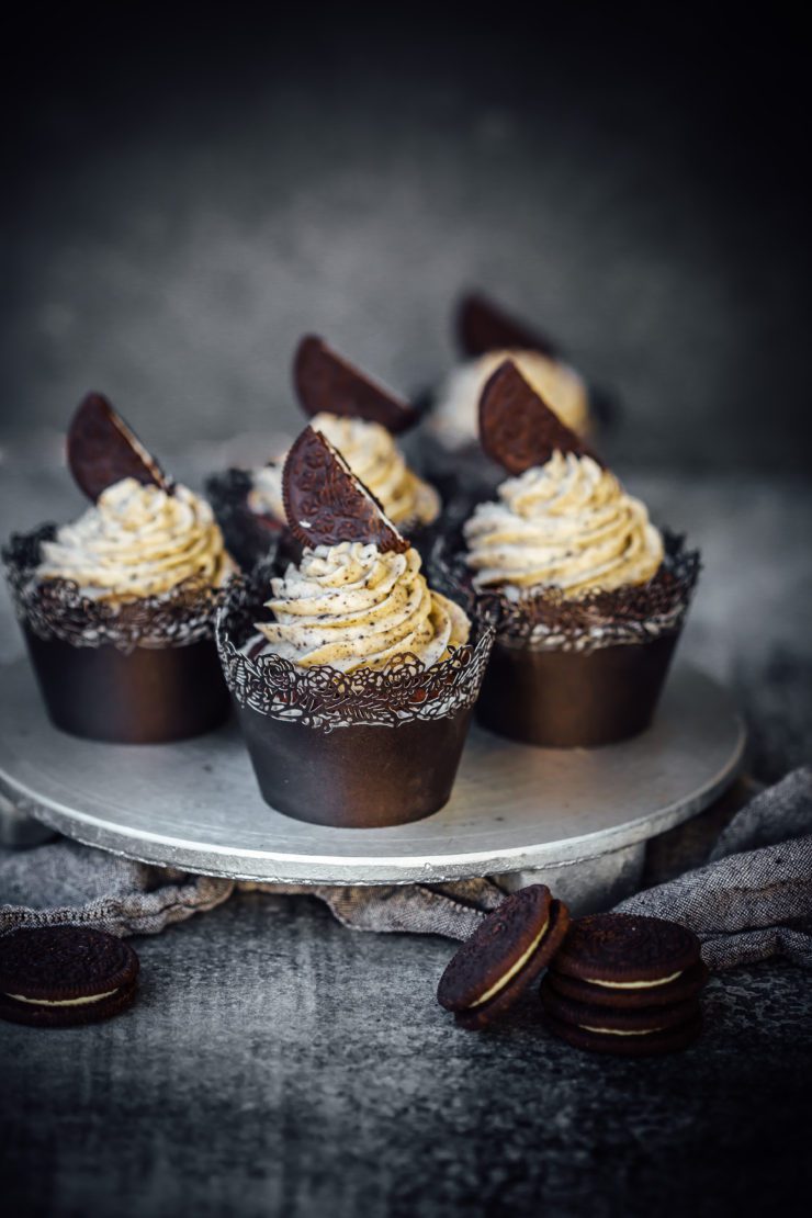 Eggless Oreo Chocolate Cupcakes