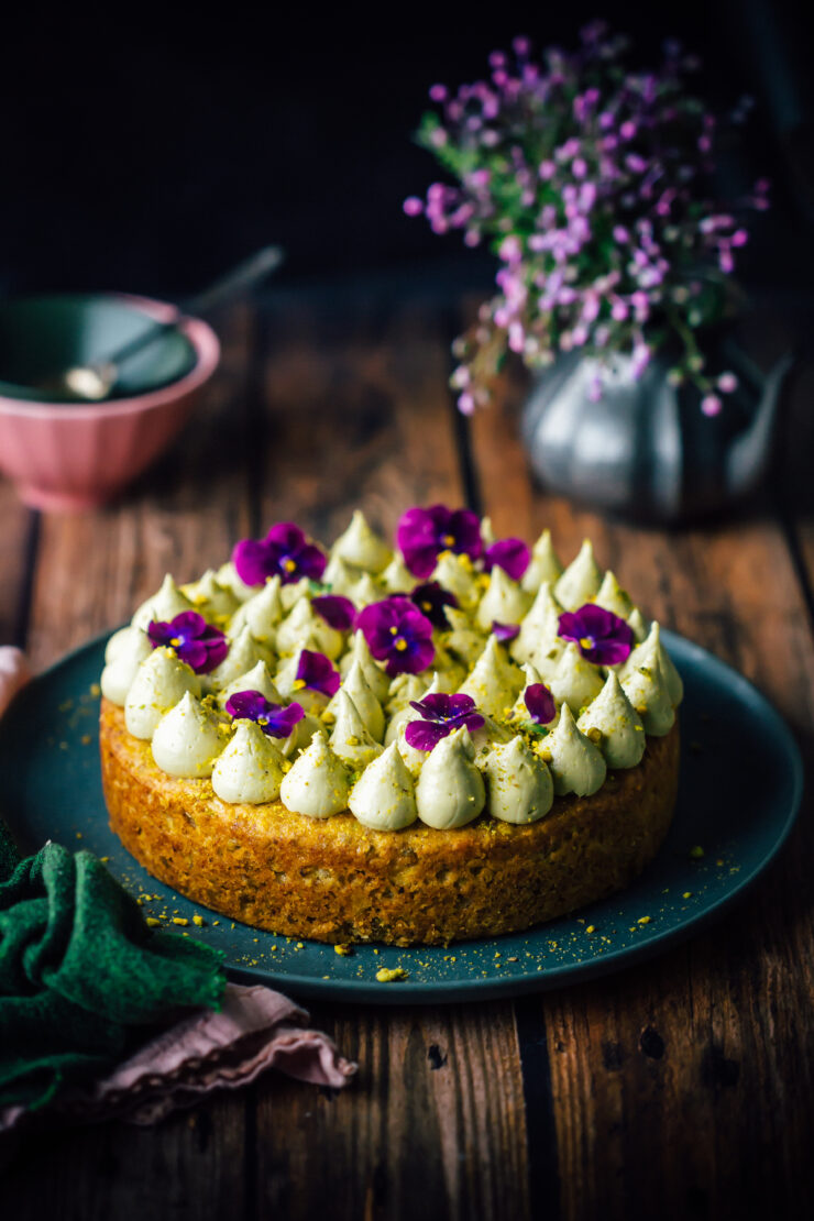 Banana and Pistachio Cake