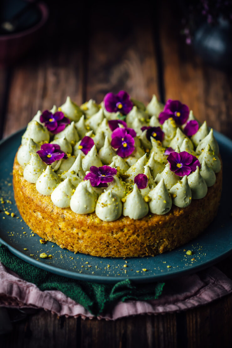 Banana and Pistachio Cake