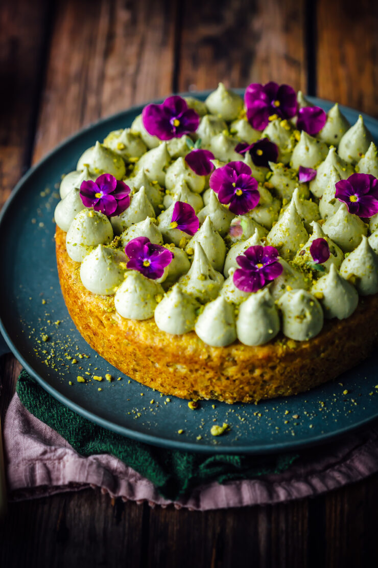Banana and Pistachio Cake