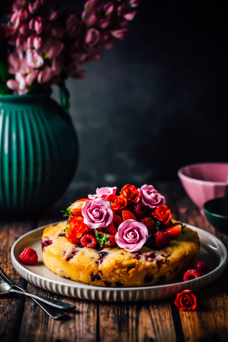 Moscato Syrup and Bery Cake