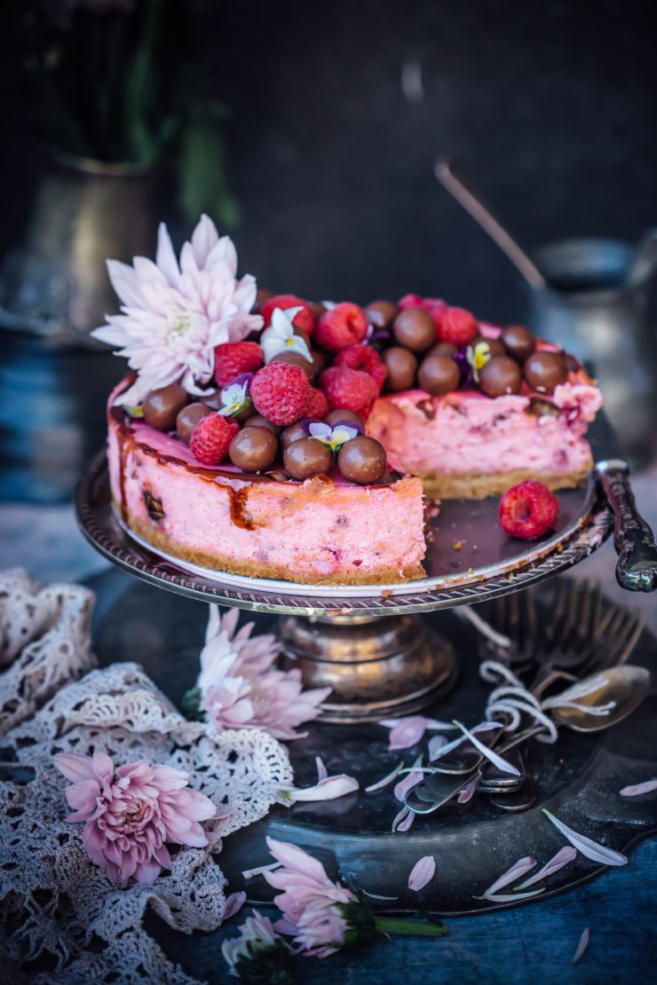 Raspberry flavoured Maltesers Cheesecake - Sugar et al